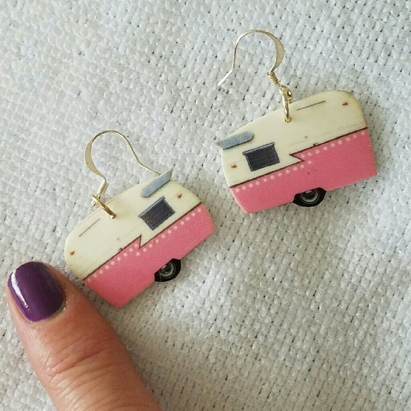 Jewelry - 🐦Earrings Retro Pink Trailers